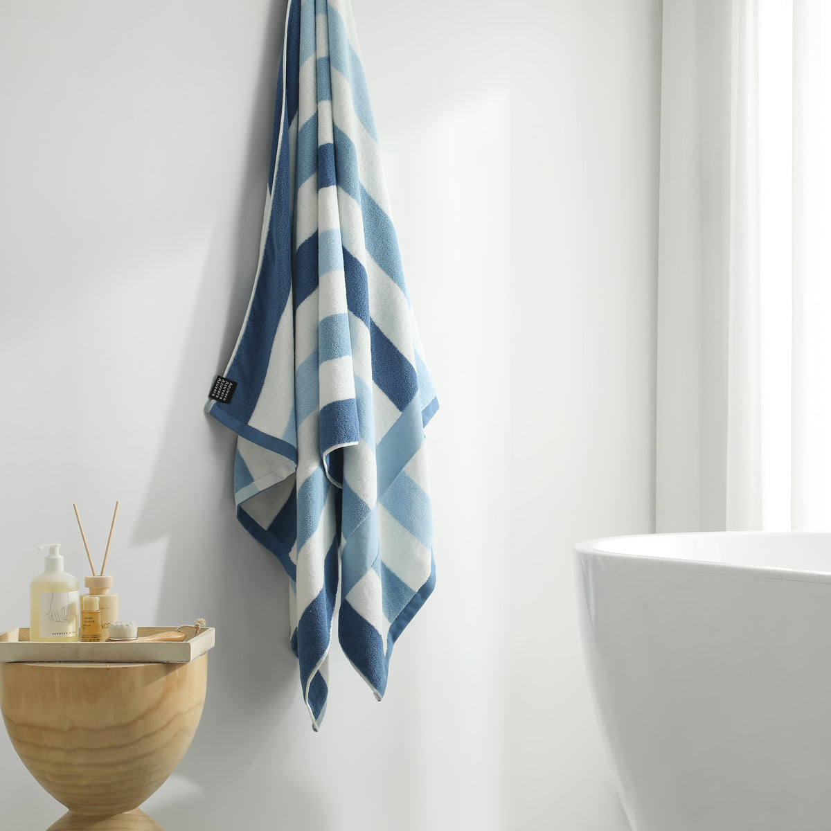 Striped Cotton Bath Towel – Oversized Absorbent Beach & Bath Towel