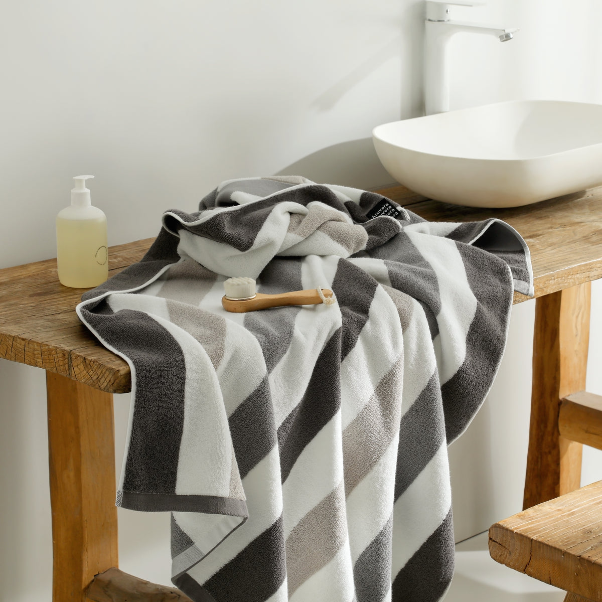 Striped Cotton Bath Towel – Oversized Absorbent Beach & Bath Towel