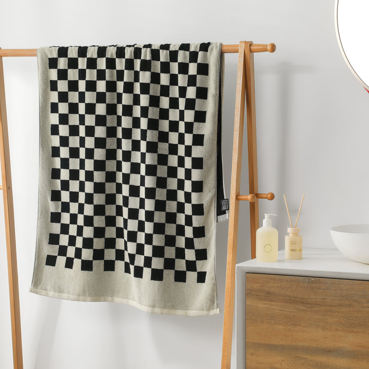 Checkerboard Bath Towel — Retro Grid, 100% Cotton
